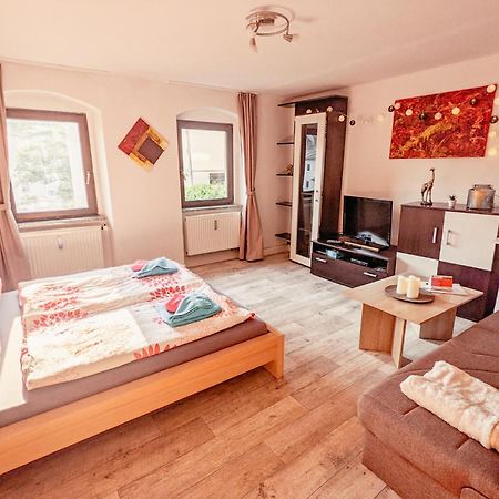 Famzi - Urlaubsmagie - Familienwohnung Mit Gemeinschaftsgarten, -Sauna & -Pool Зебниц Екстериор снимка