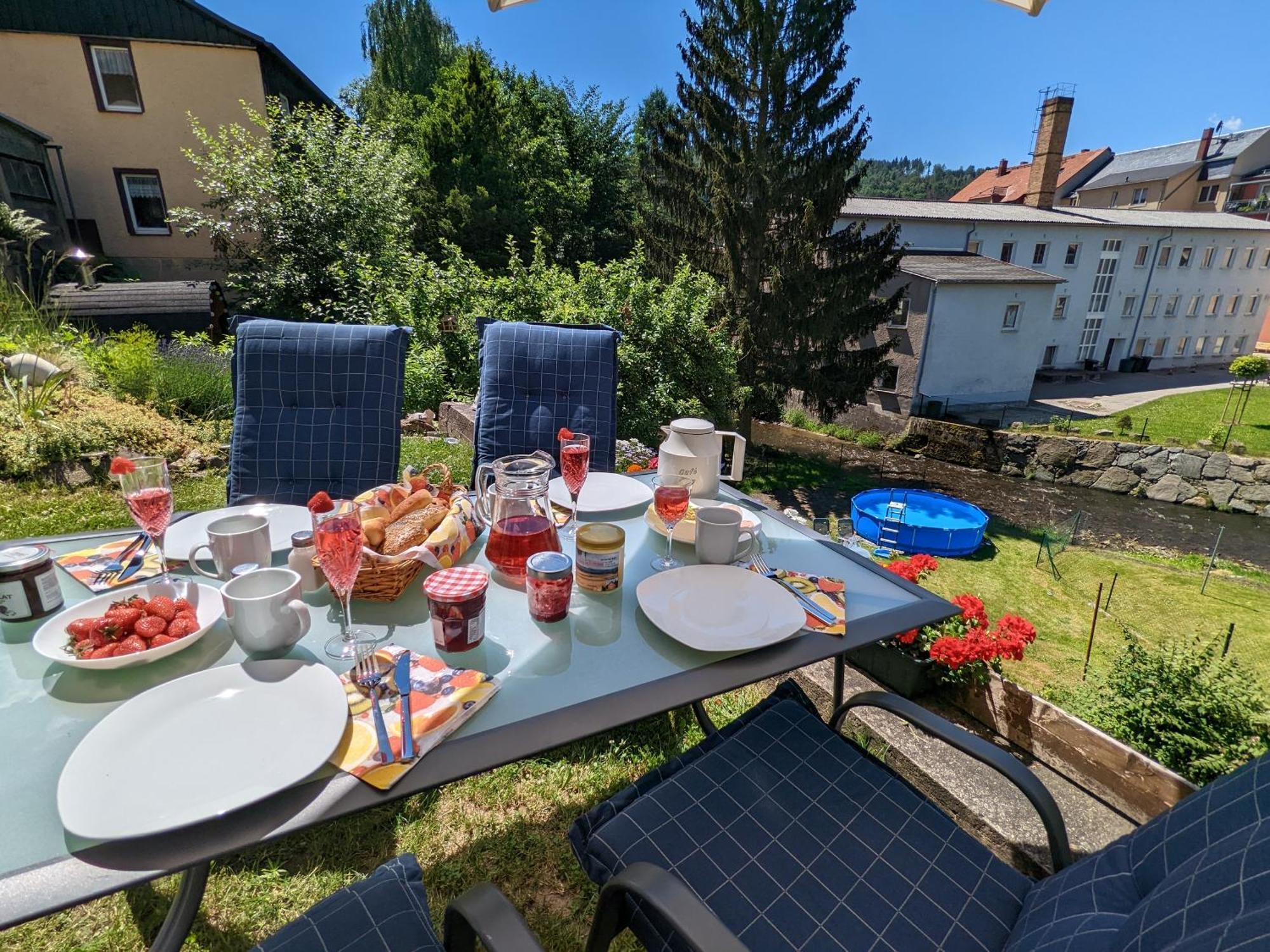 Famzi - Urlaubsmagie - Familienwohnung Mit Gemeinschaftsgarten, -Sauna & -Pool Зебниц Екстериор снимка