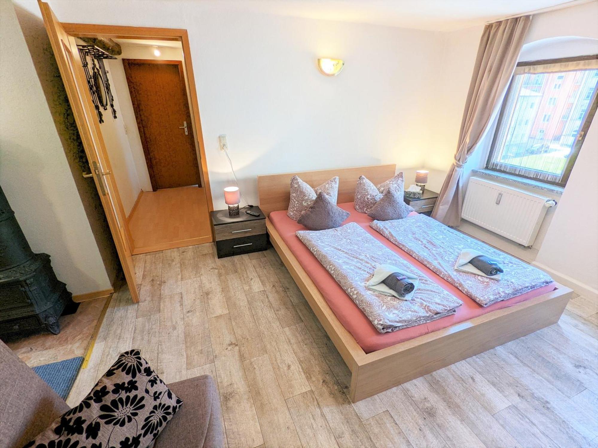Famzi - Urlaubsmagie - Familienwohnung Mit Gemeinschaftsgarten, -Sauna & -Pool Зебниц Екстериор снимка
