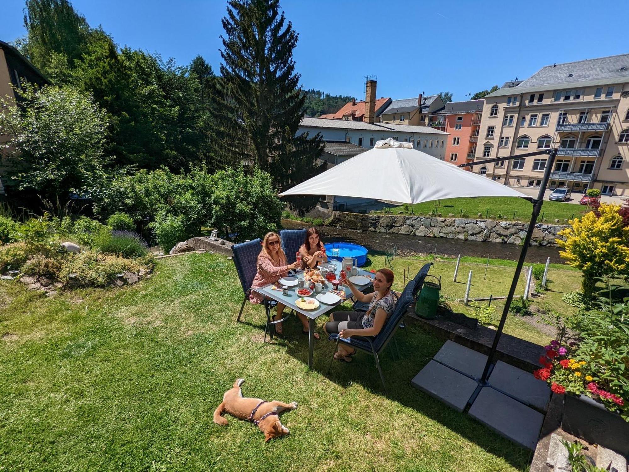 Famzi - Urlaubsmagie - Familienwohnung Mit Gemeinschaftsgarten, -Sauna & -Pool Зебниц Екстериор снимка